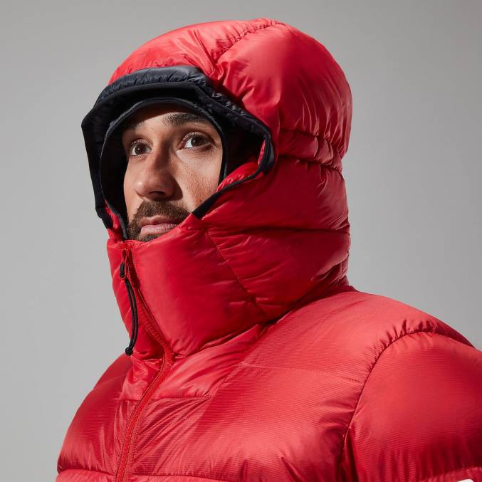 Berghaus moški mtn arete ultra puhast pulover s kapuco 6JTH70 oblačila goji berry/jet black