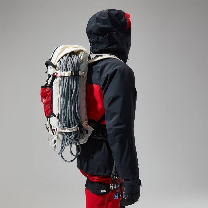 Berghaus moški jakna mtn seeker gtx 6JTH33 oblačila jet black/goji jagode